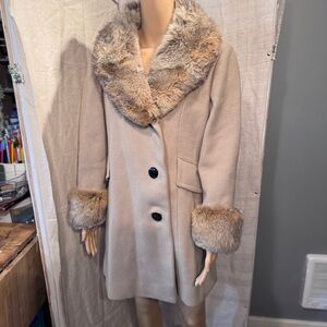 Vintage wool and fur trimmed coat. Tan wool, fully lined, rabbit fur sz M